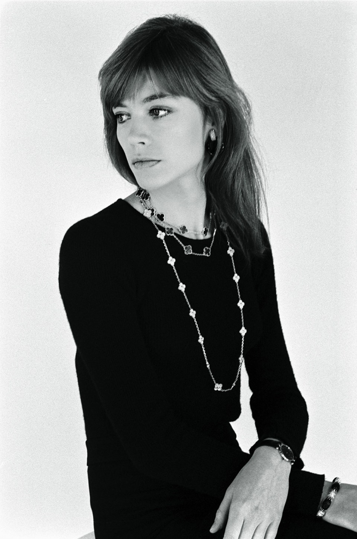 French singer/songwriter Françoise Hardy in a Van Cleef & Arpels Sautoir in 1973.