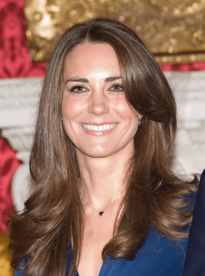 Kate Middleton wears Elsa Peretti’s Color by the Yard in cabochon and diamonds for her 2009 engagement photos