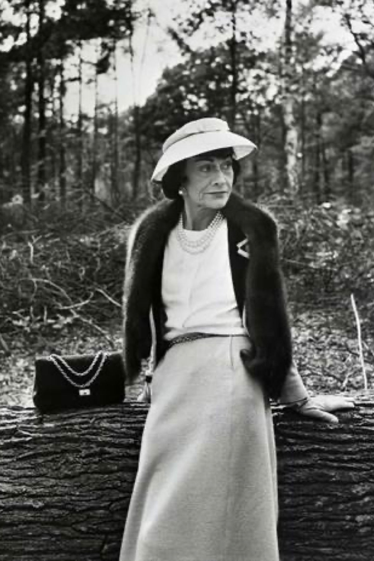 HOW COCO CHANEL REVOLUTIONIZED THE MODERN HANDBAG