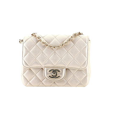 The Size Guide: Chanel Classic Flap Chanel Classic Flap Size Guide - Find  Your Perfect Fit