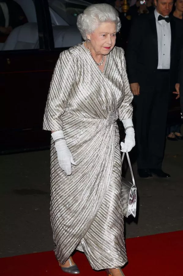 Royal fashion: Queen Elizabeth's black Launer handbag holds 52