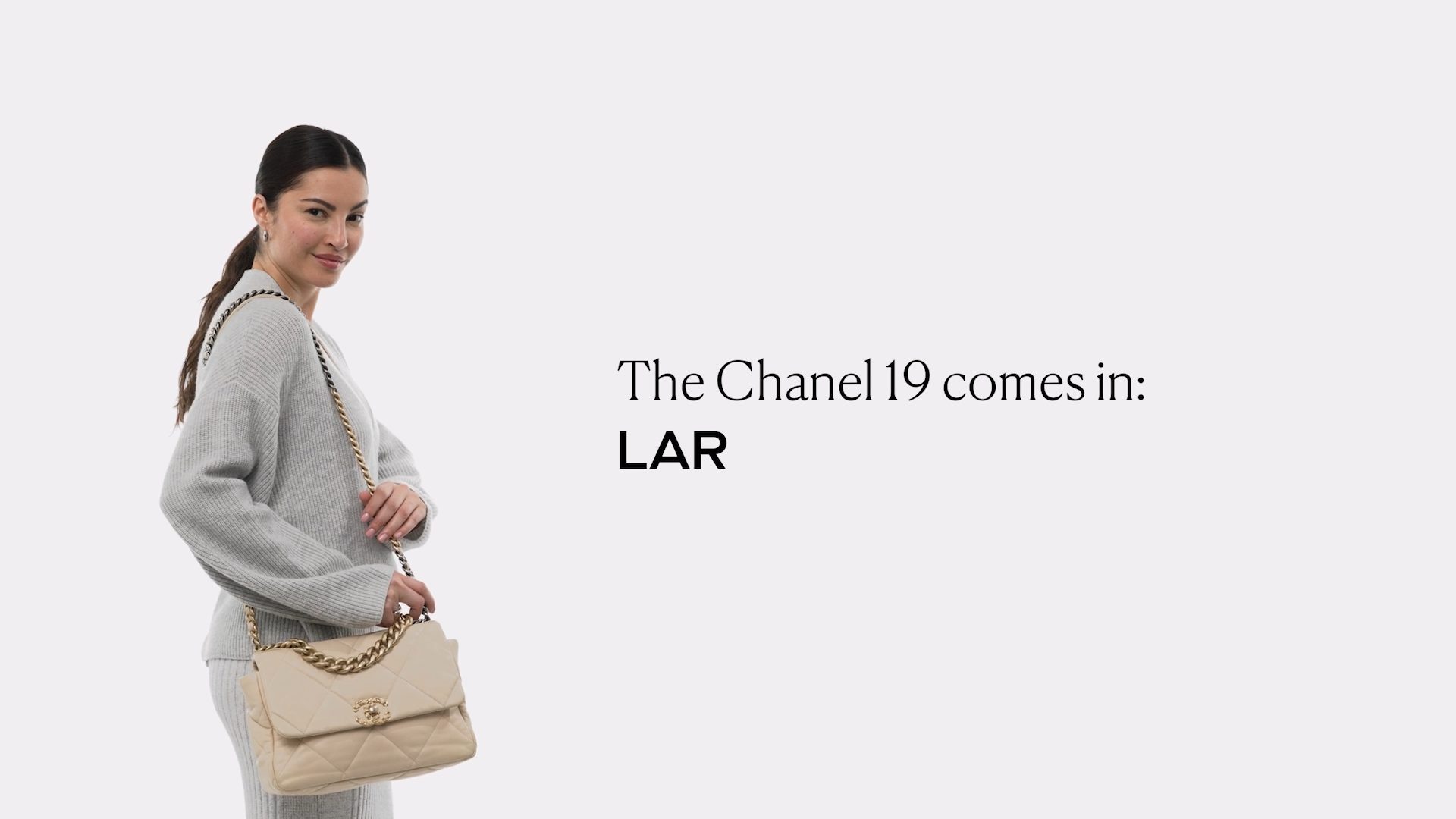 The Size Guide: See all the Sizes of the Chanel 19 - The Vault