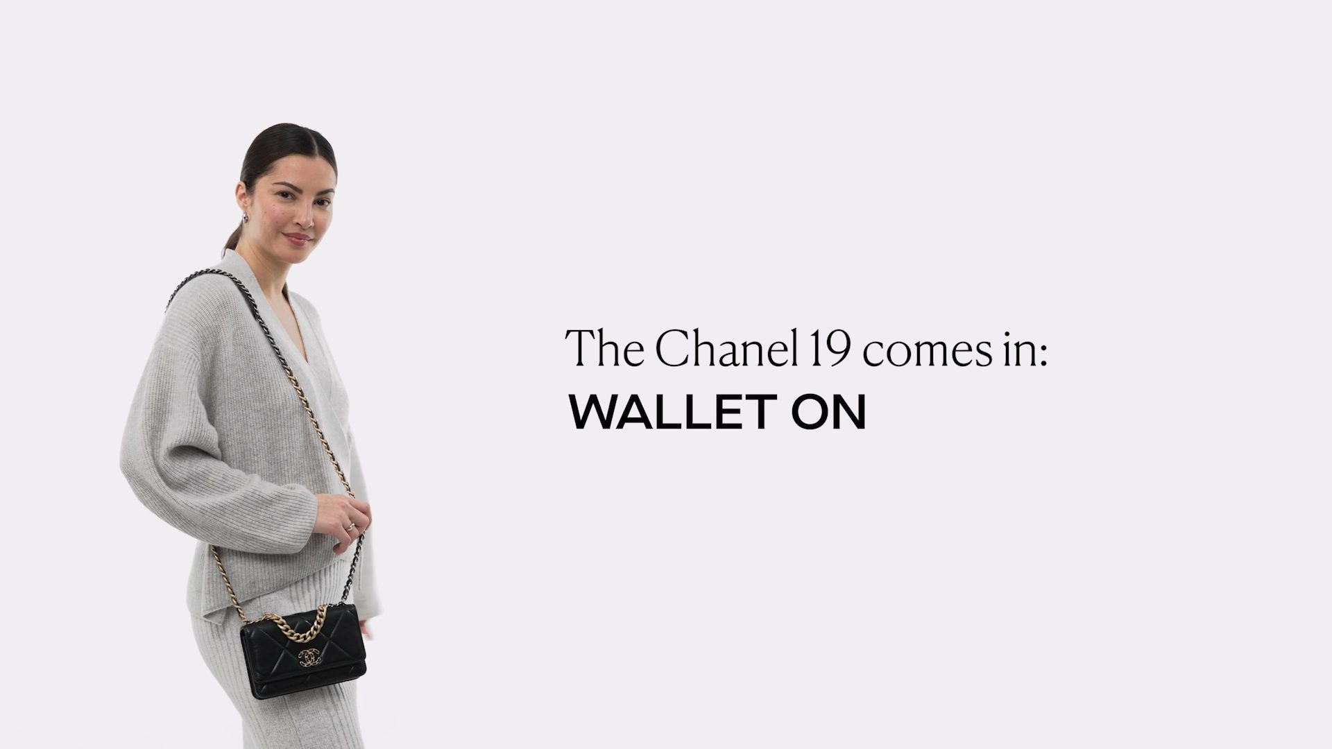 The Size Guide: See all the Sizes of the Chanel 19 - The Vault