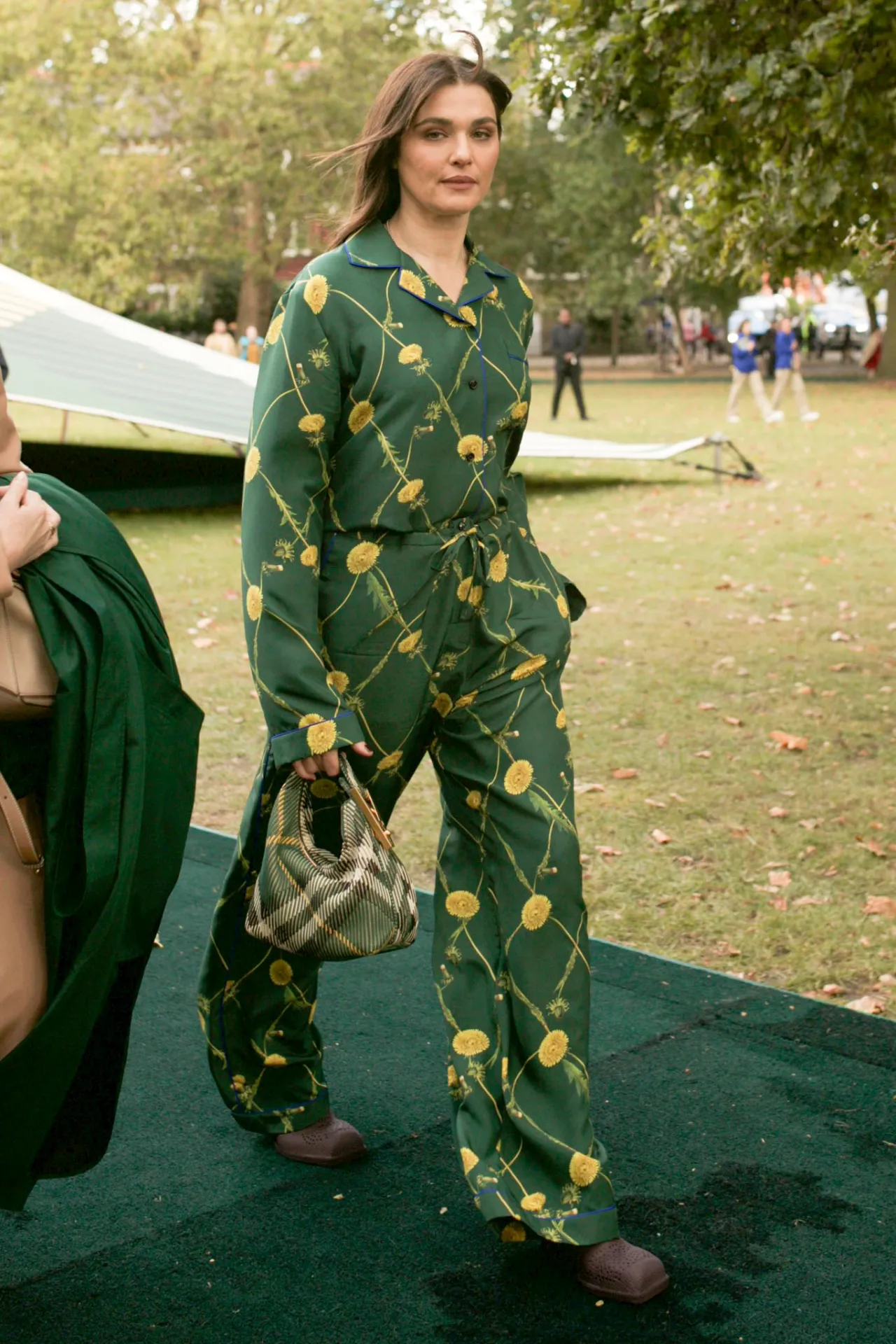 ドイツ製 AONSONS 別注　BURBERRY チェック柄　セットアップ　緑 Burberry just launched its spring/summer 2024 campaign, and a very